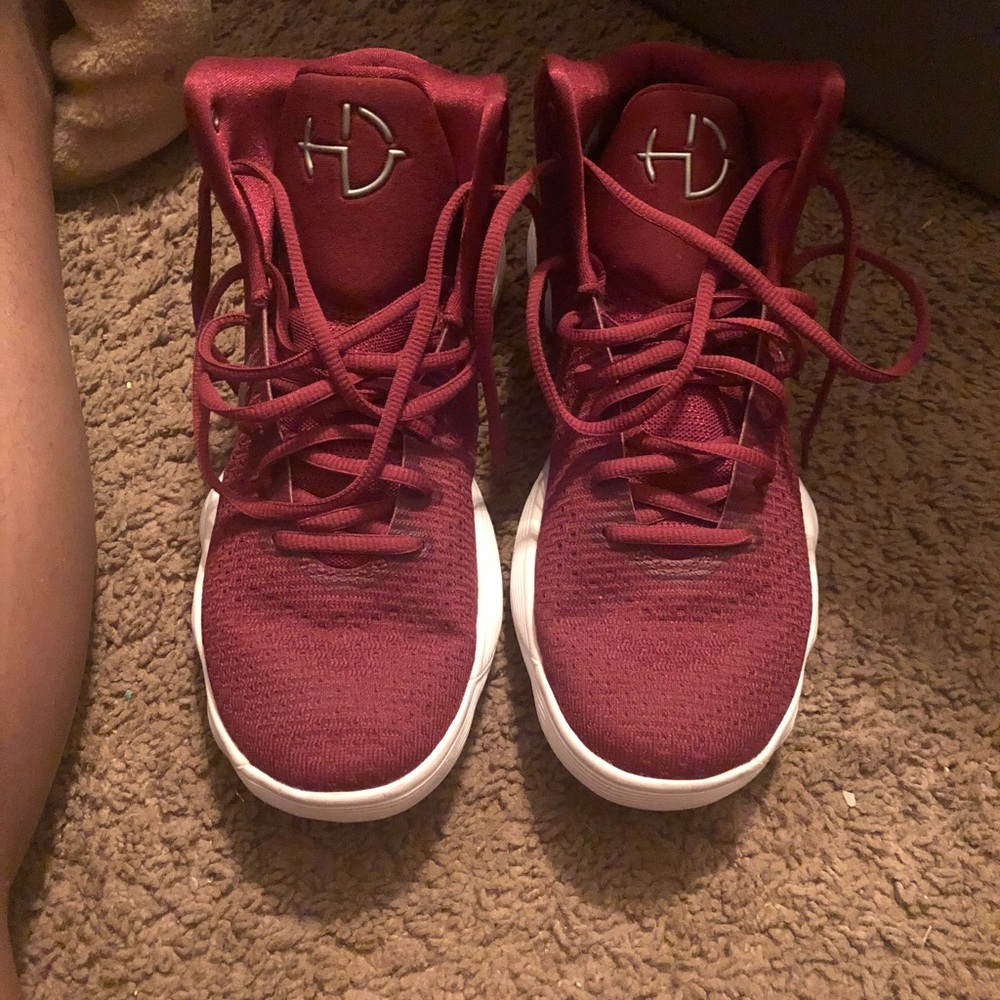 Maroon and white Nike’s only worn 2 times